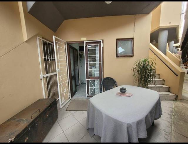 1 BEDROOM APARTMENT FOR SALE IN UVONGO BEACH